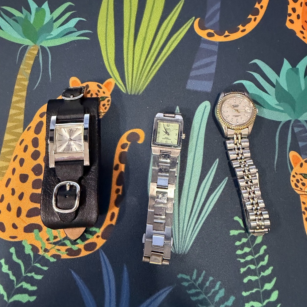 Stylish Watch Trio in Black and Silver